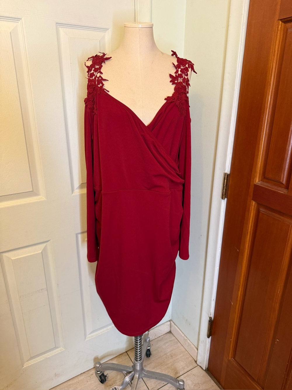 Shein Curve Women's Burgundy/Red Dress W/ Cut-Out Shoulder Size 3XL